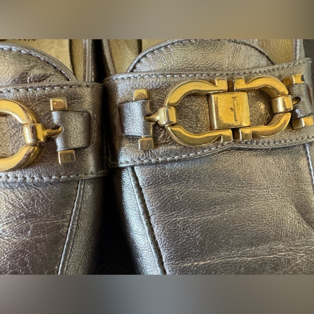 Genuine Ferragamo Gold flats. SZ 7 1/2. - Picture 8 of 9